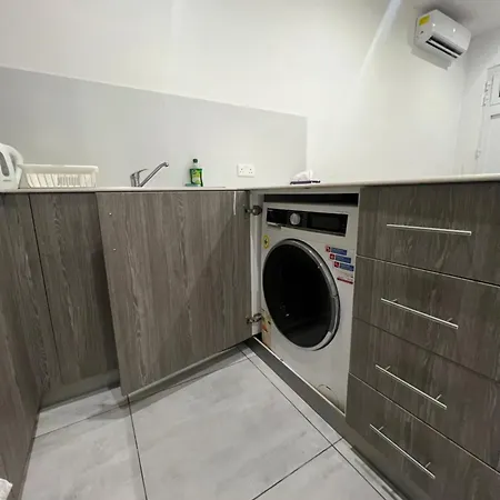 Practical And Versatile Studio In Msida, Perfect For Travelers Lägenhet
